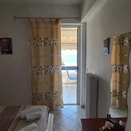 Paradise House ليفكاندي شالكيداس